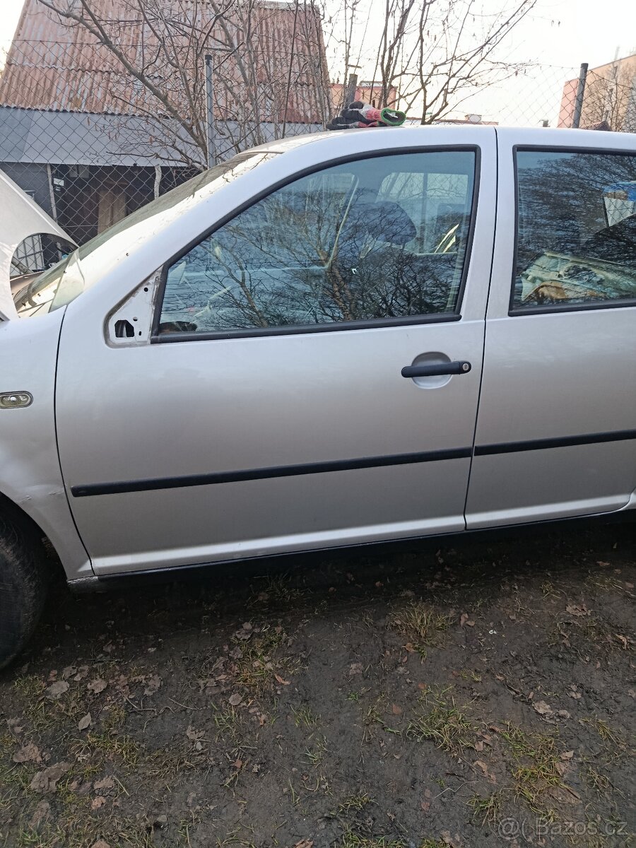 dveře Volkswagen Golf 4 díly
