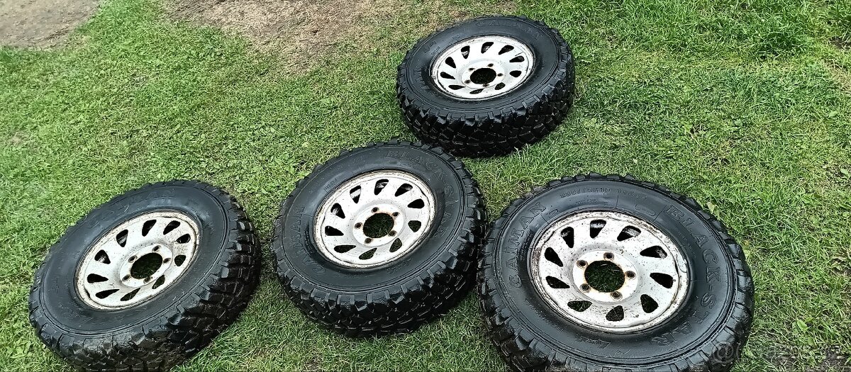 Kola Suzuki Samurai Vitara jimny