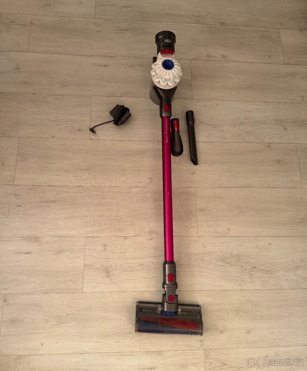 Dyson V7