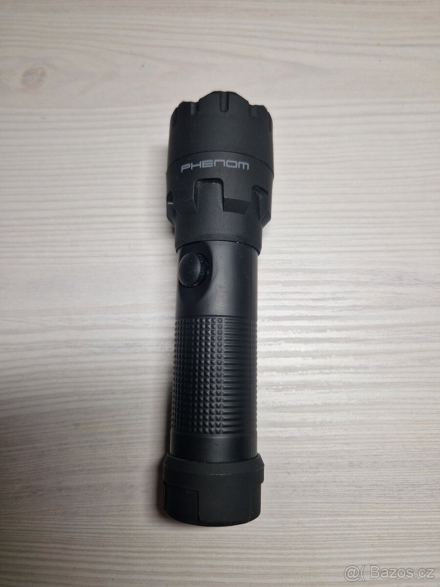 Zoom svítilna PHENOM