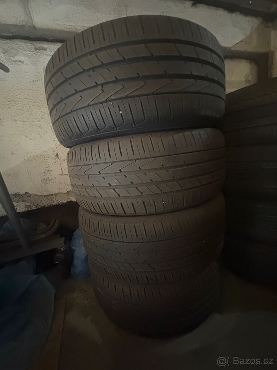 235/50R19 99V