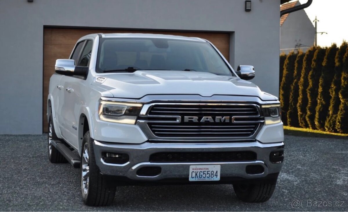 RAM LARAMIE 4×4 | 5.7 HEMI | 6 míst