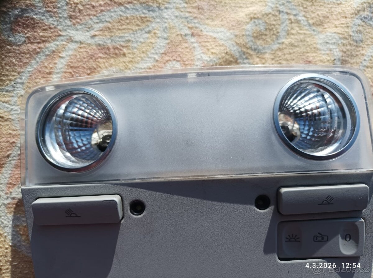 Stropní lampa.