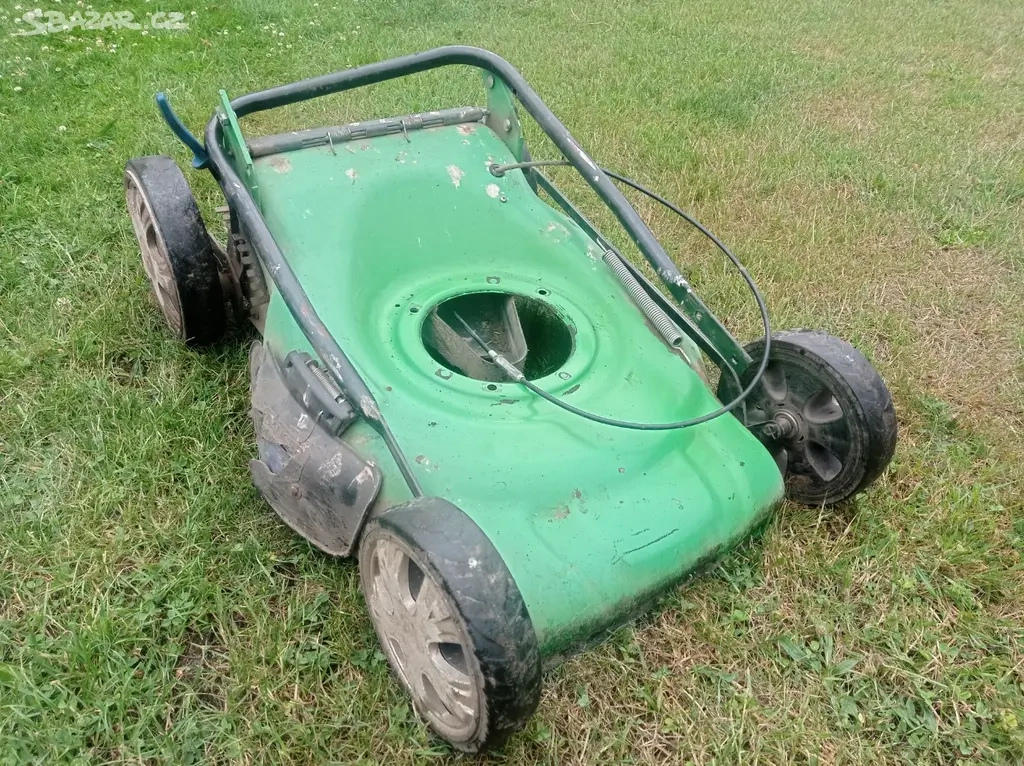 Podvozek na travní sekačku