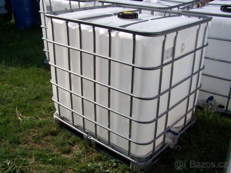 Plastová nádrž IBC na 1000 litrů
