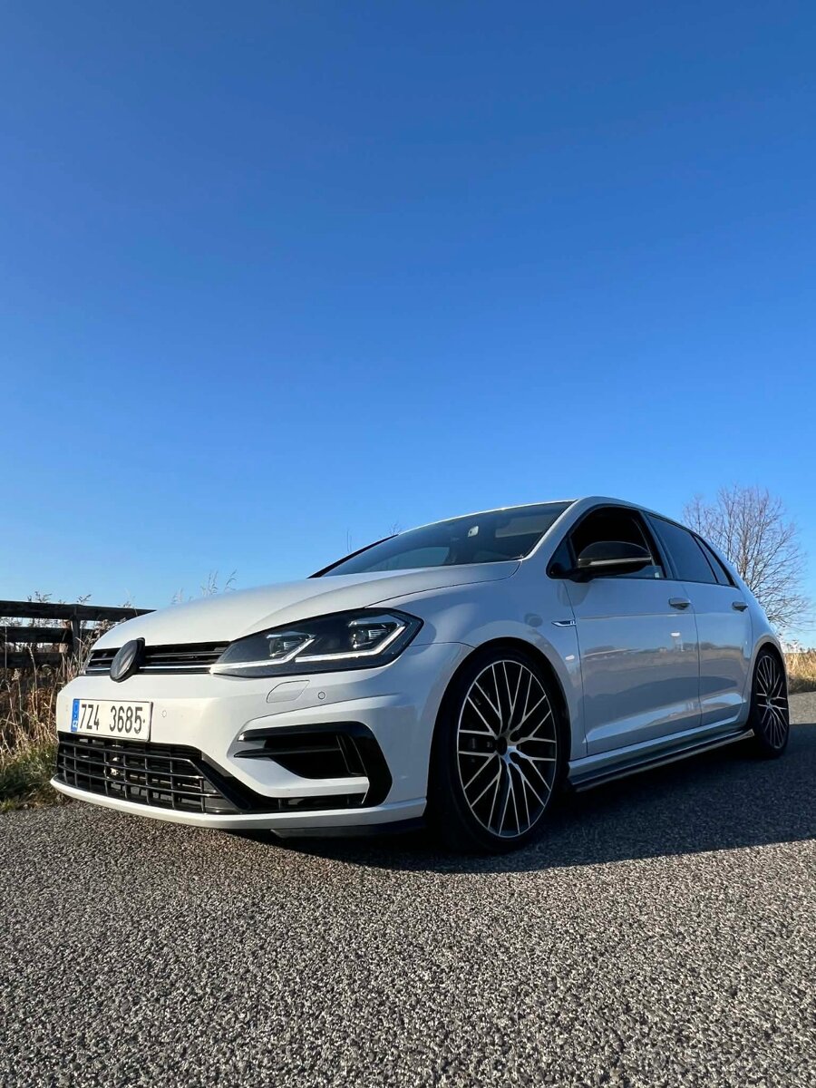 VW Golf 7.5 R 400HP - PRONÁJEM