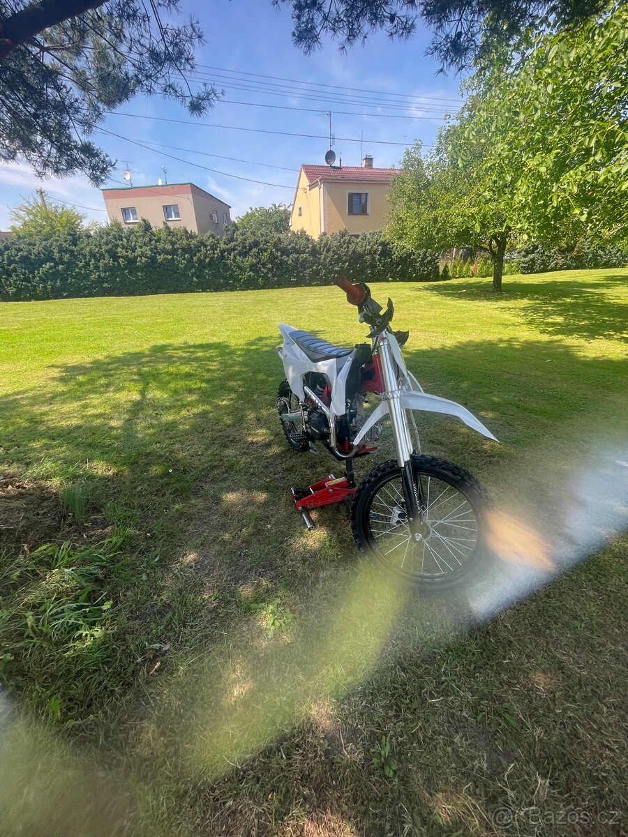 Prodám motorku leramotors 125