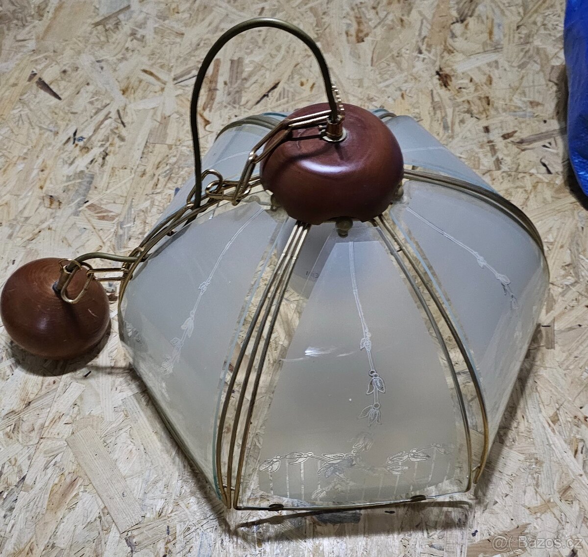Použitá skleněná lampa