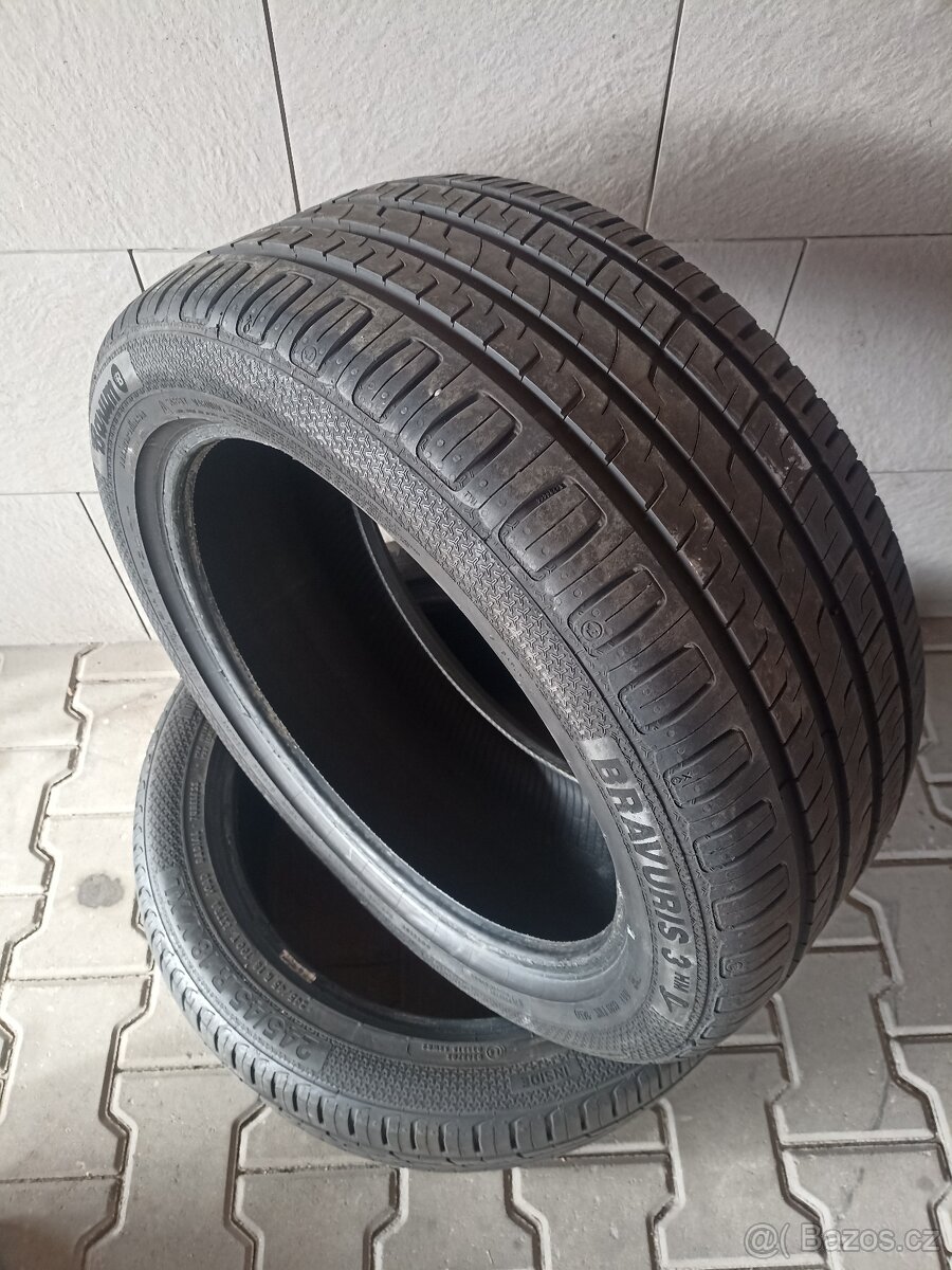 245/45 r18