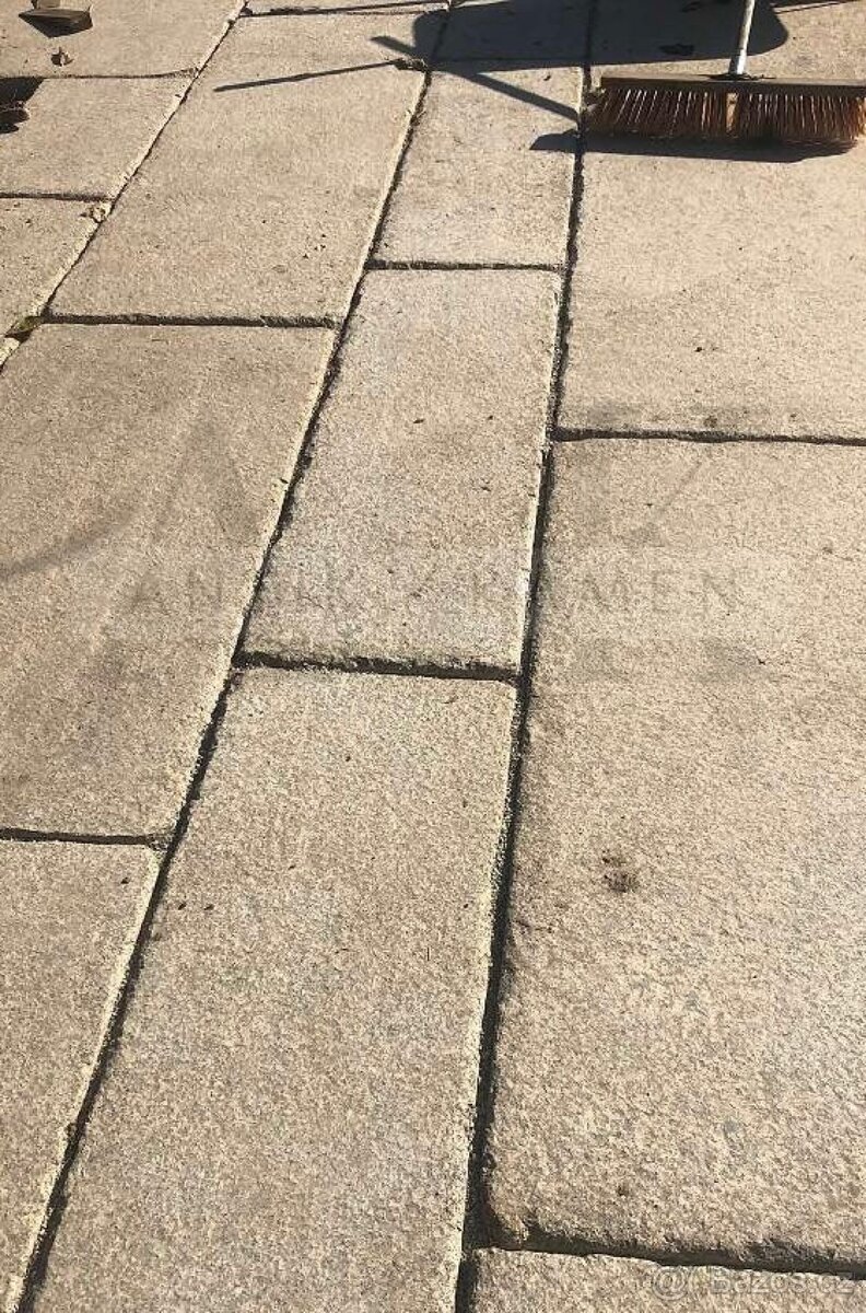 Kamenná dlažba