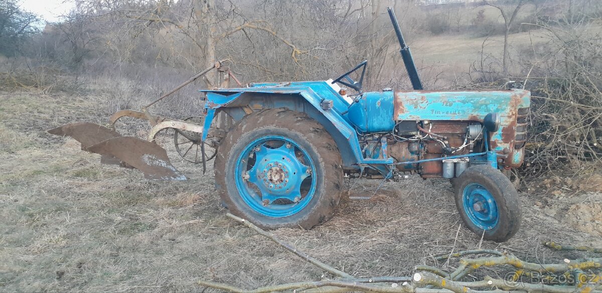 Prodám zetor 3011 bez TP a SPZ + pluh PN 252