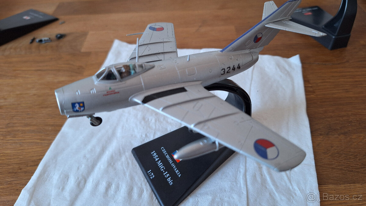 Kovový model letadla v měřítku 1:72 / 30