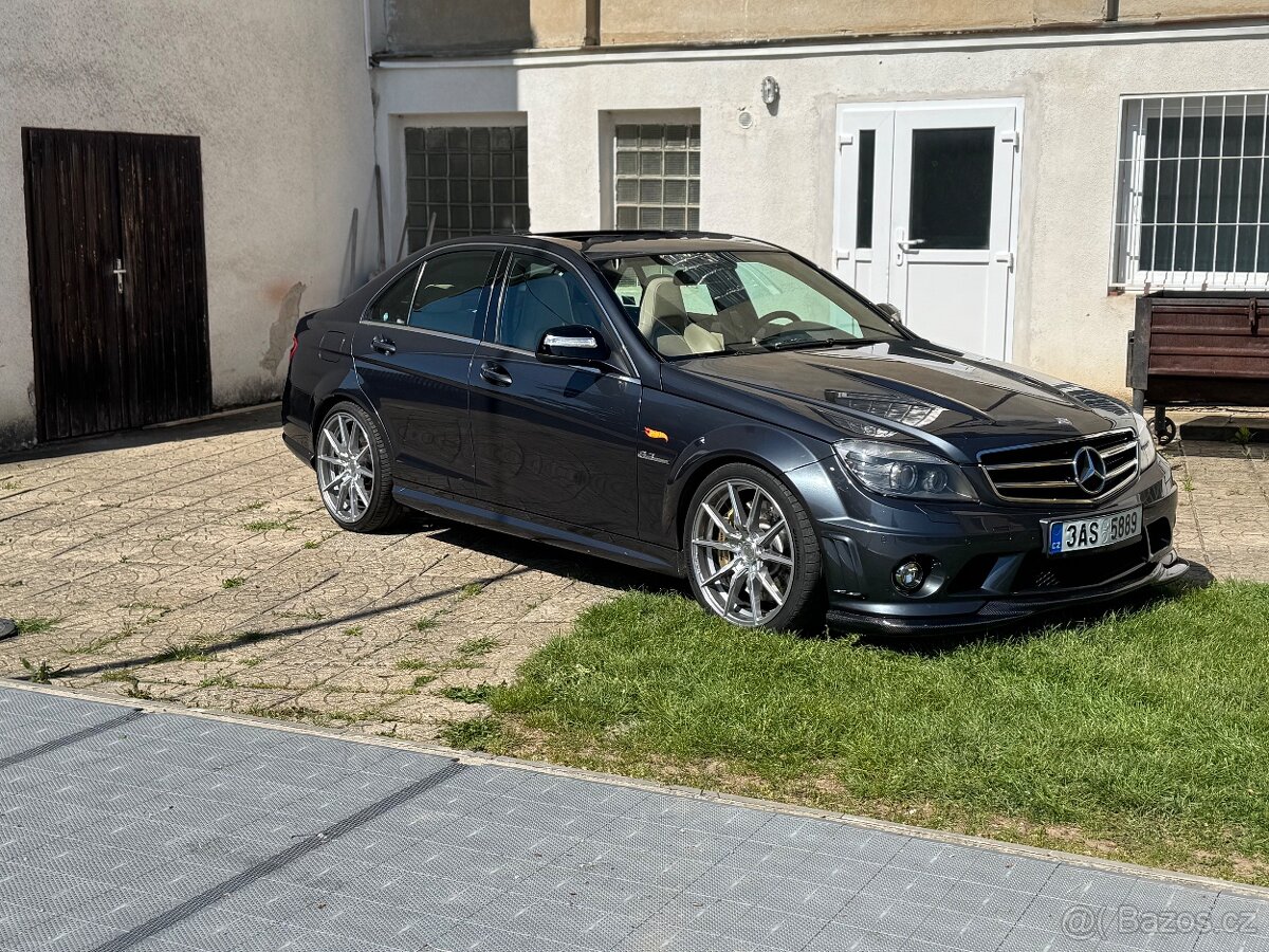 Mercedes C63 AMG