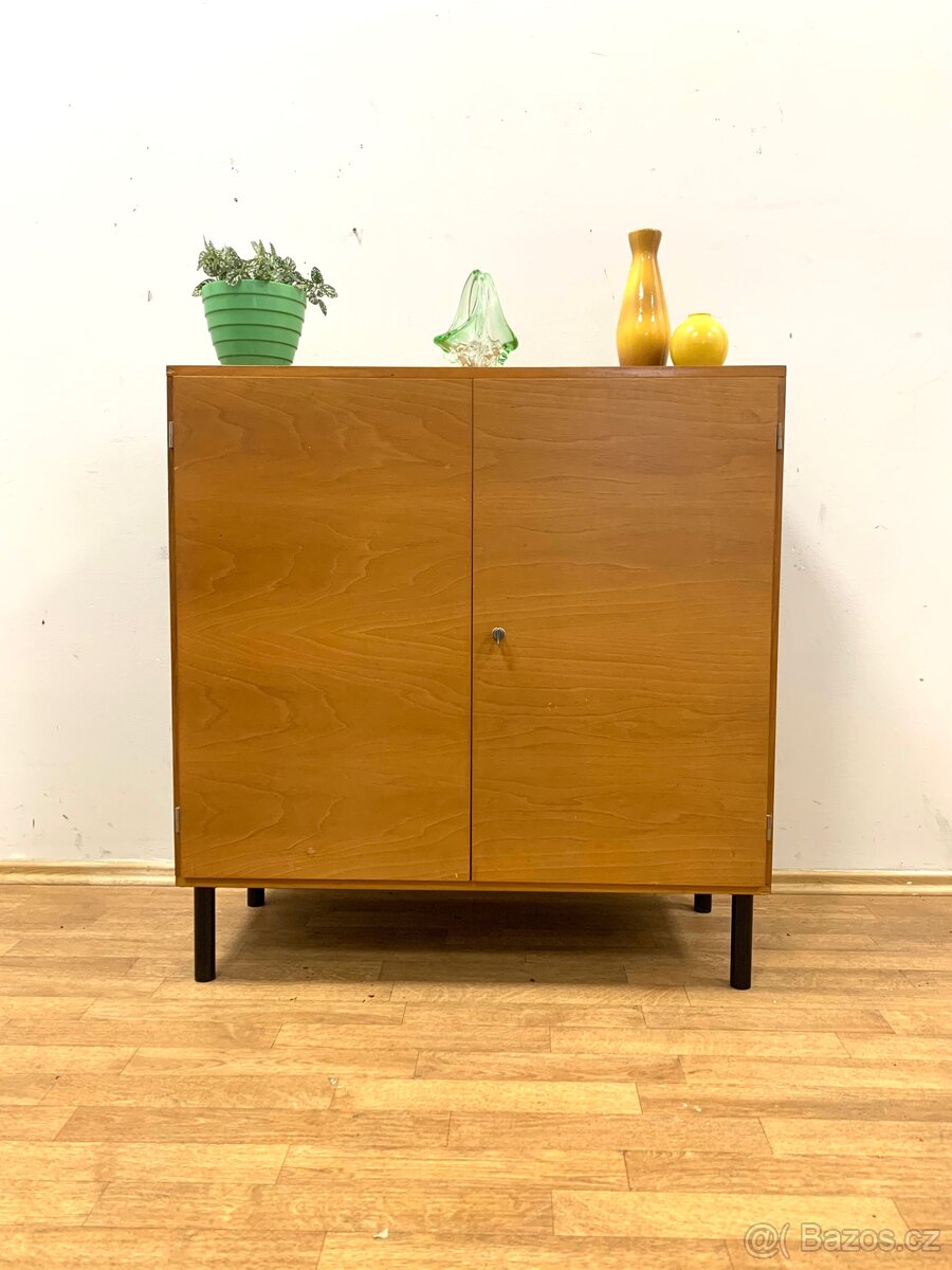 Retro komoda 60. léta —.