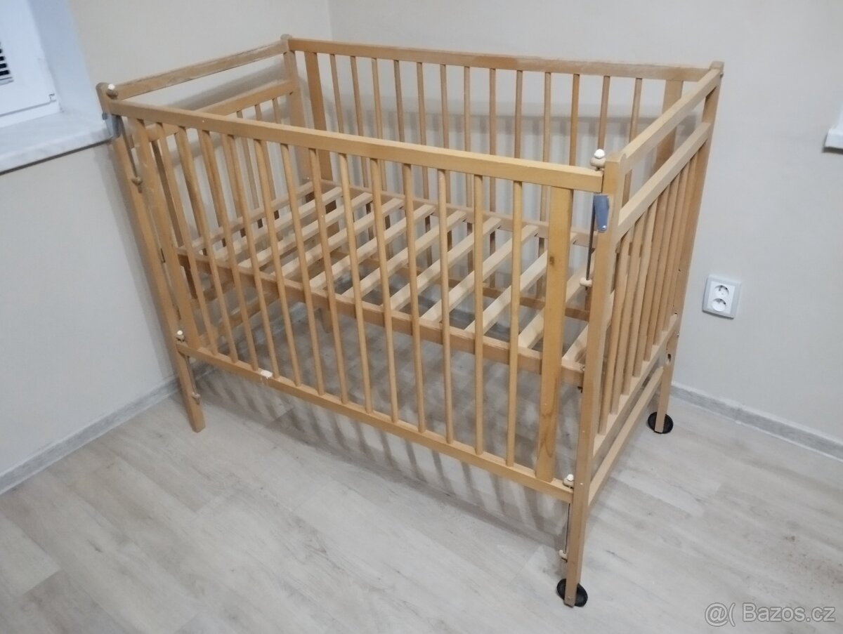 Postýlka z masivu