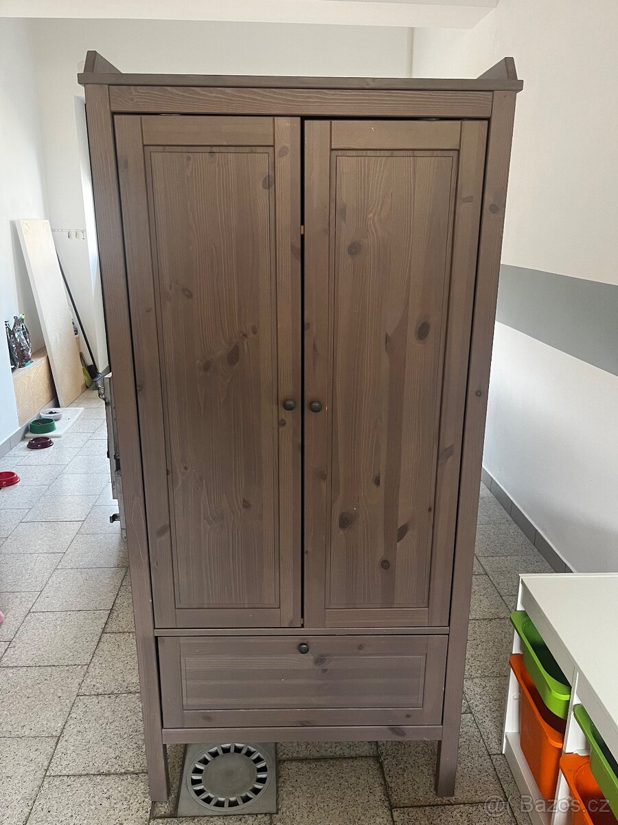 Skříň a postel IKEA Sundvik do dětského pokoje