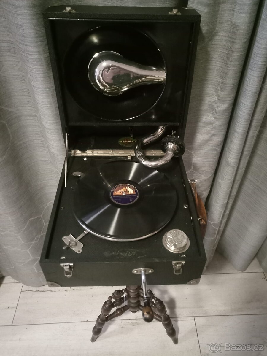 Kufříkový gramofon "Parlophone"