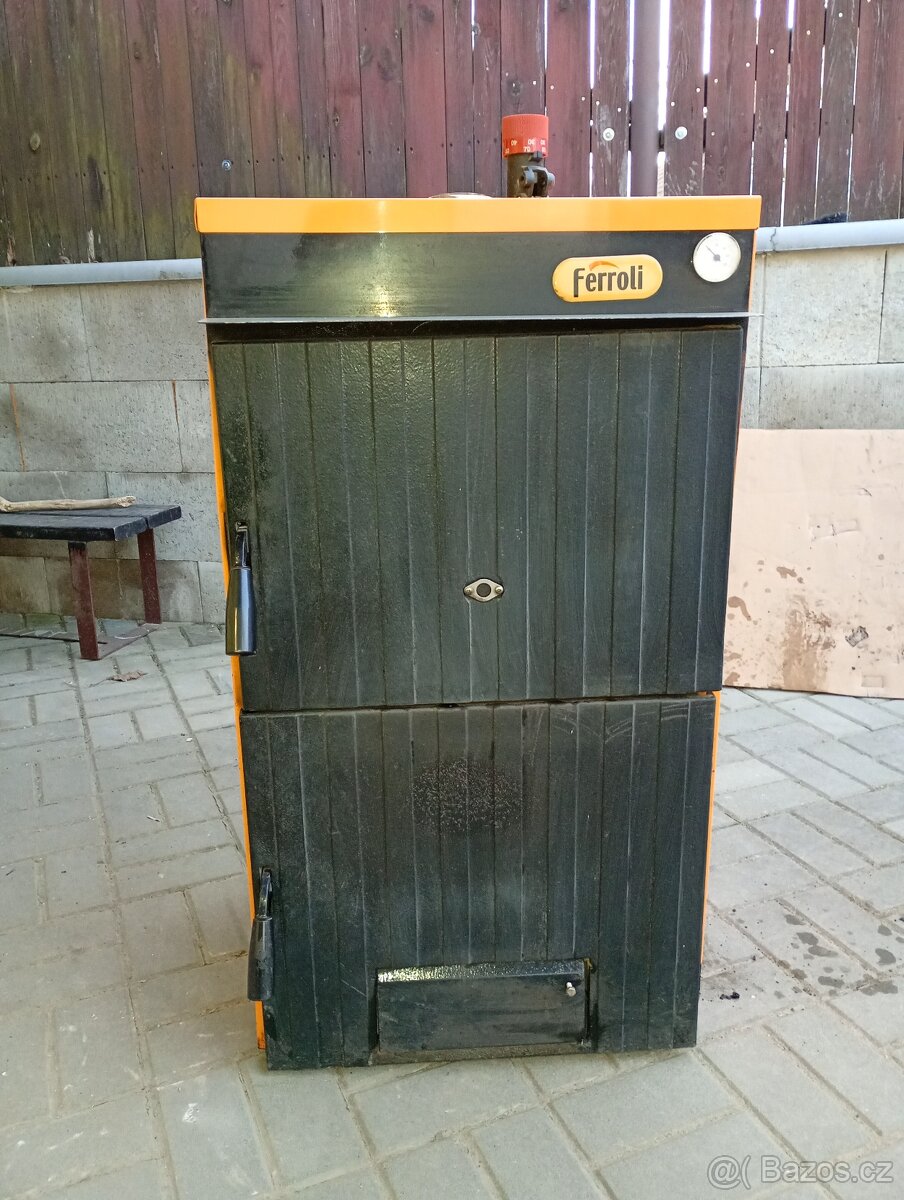 Kotel na tuhá paliva