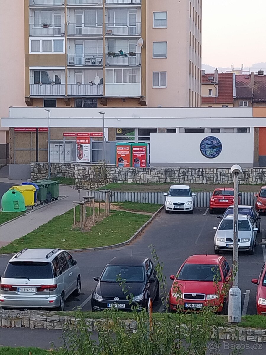 Pronaajmu 30m2 v objektu Luna Chomutov
