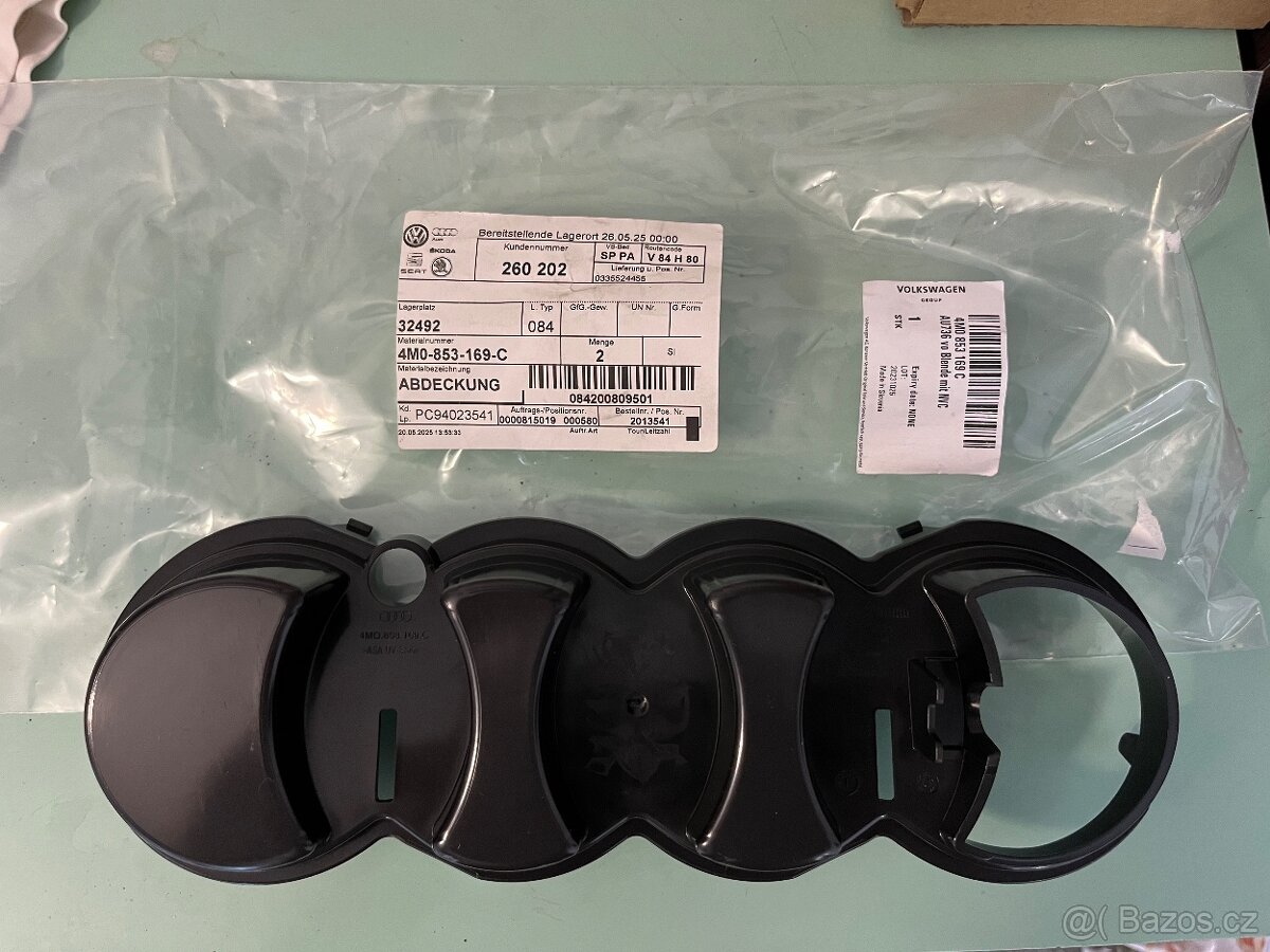Držák emblému mřížky Audi 4M0853169C