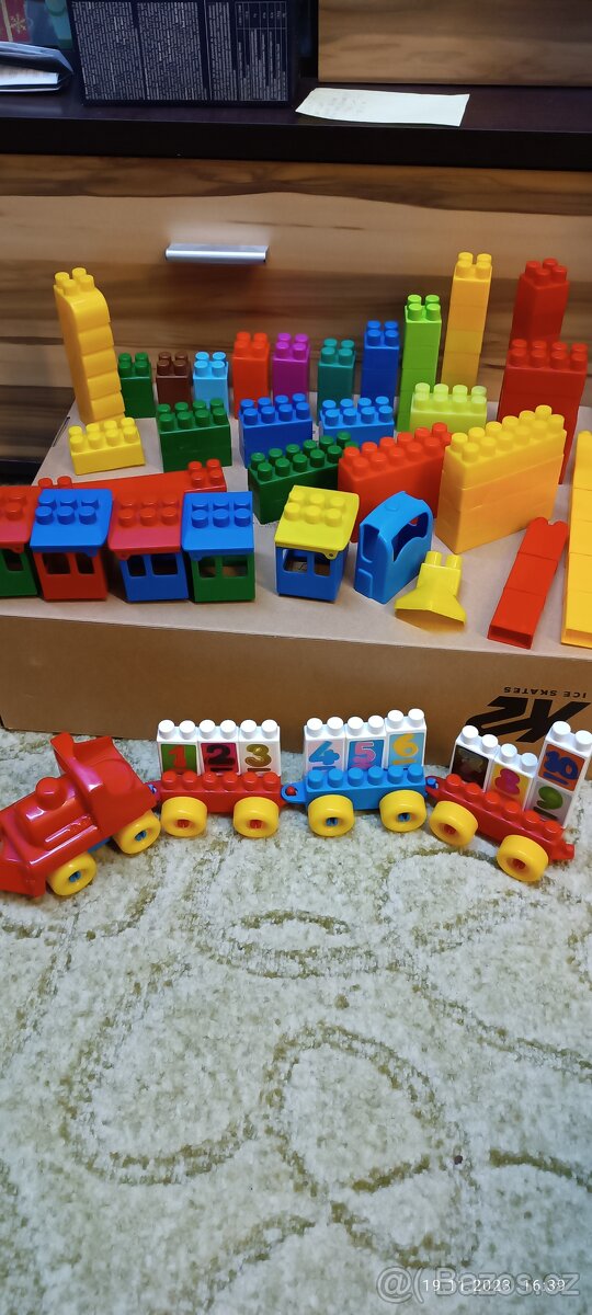 Maxi lego mašinka