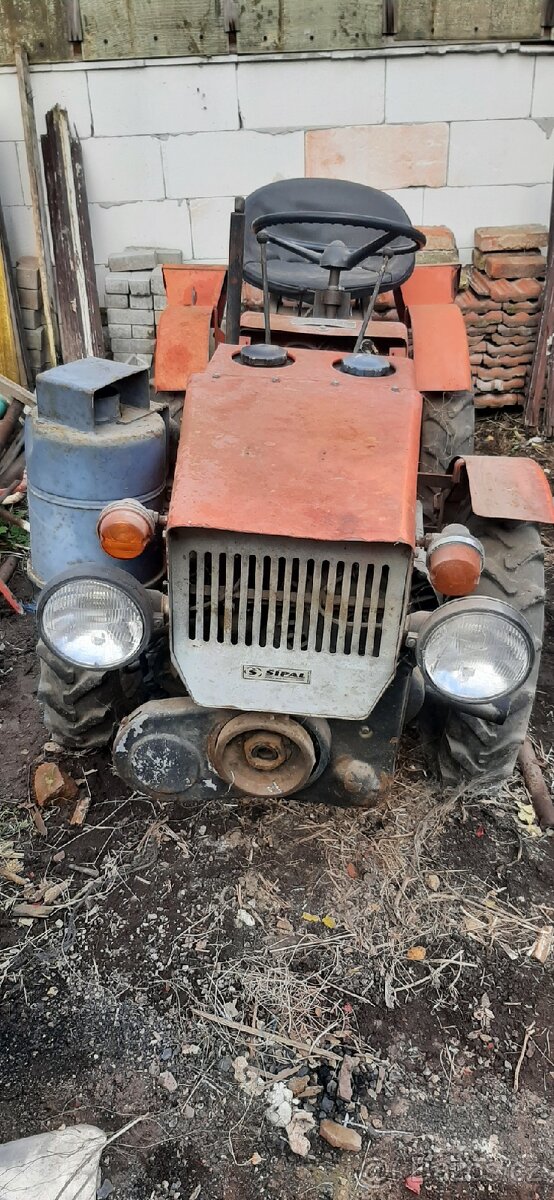 Malotraktor s vybavením Tz4k14
