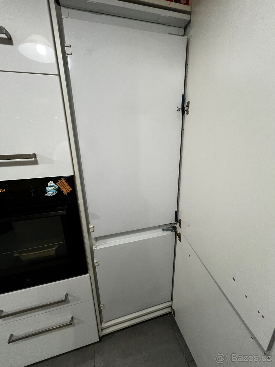 Daruji Vestavenou lednici ikea