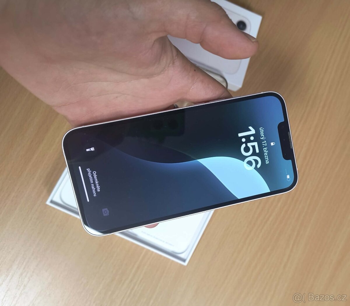 iPhone 13 růžový