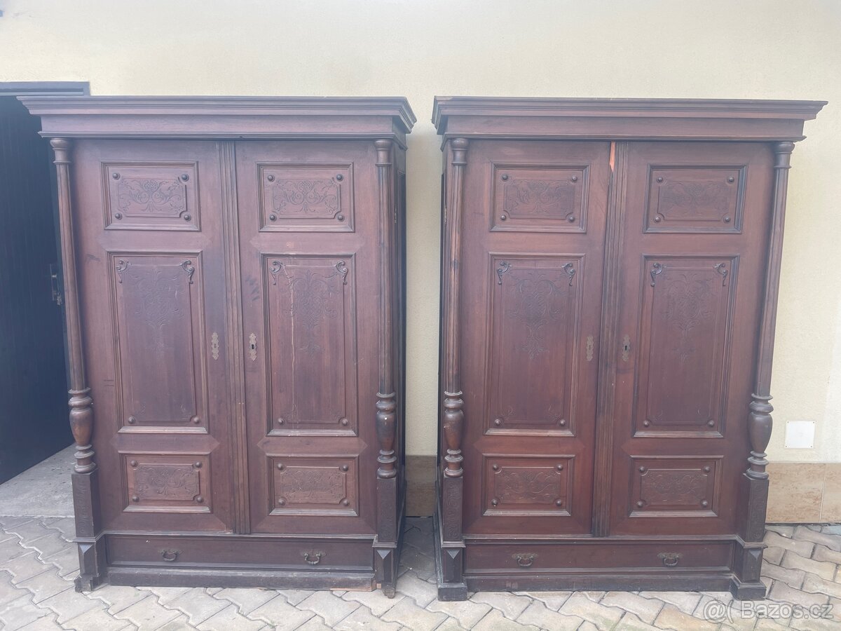 Starožitné skříně – pár, výška 184 cm