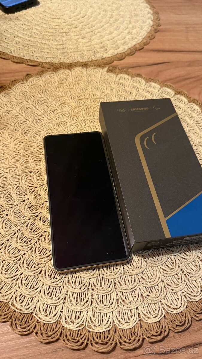 Galaxy Z Flip7 Olympic edition