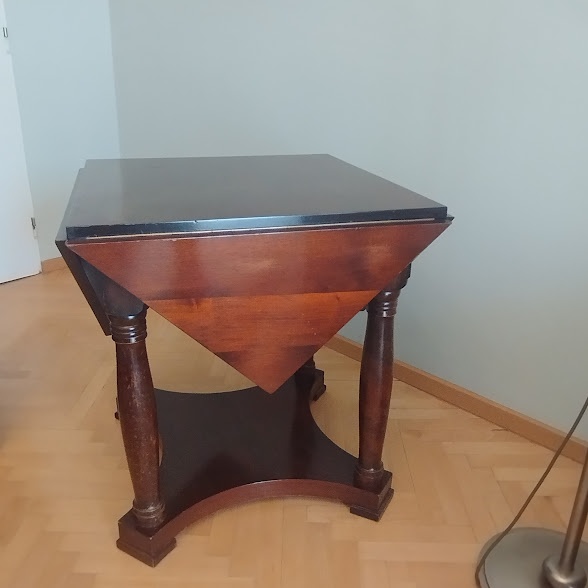 STAROŽITNÝ ROZKLÁDACÍ STOLEK