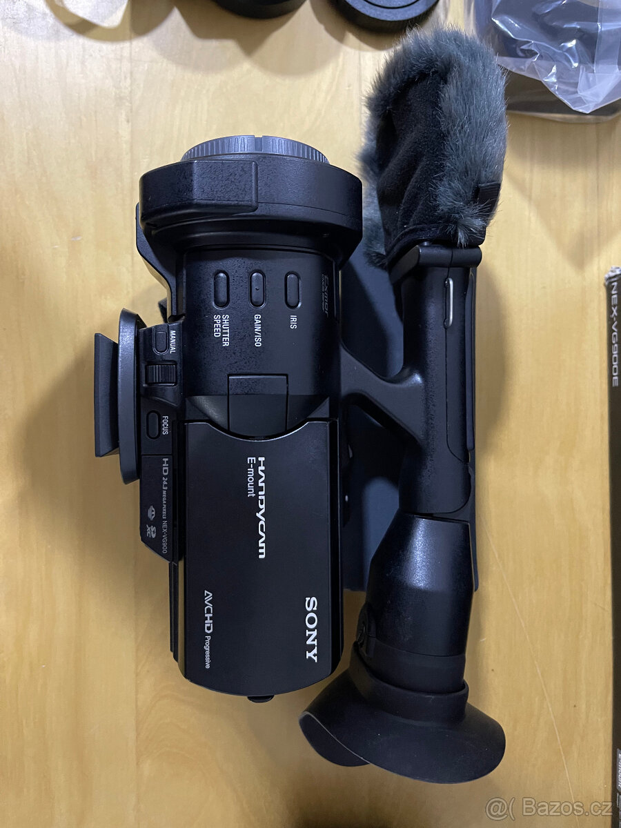 Full-Frame videokamera Sony NEX-VG900E + LA-EA3 adaptér a bo