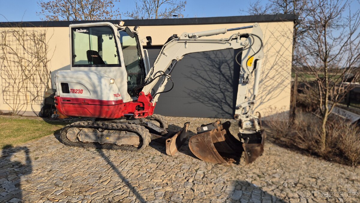 minibagr Takeuchi TB 230 POWERTILT..