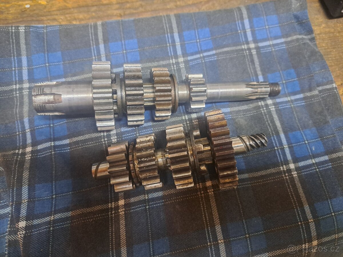 Jawa 250 350 Panelka kývačka Pérák - Převodovka