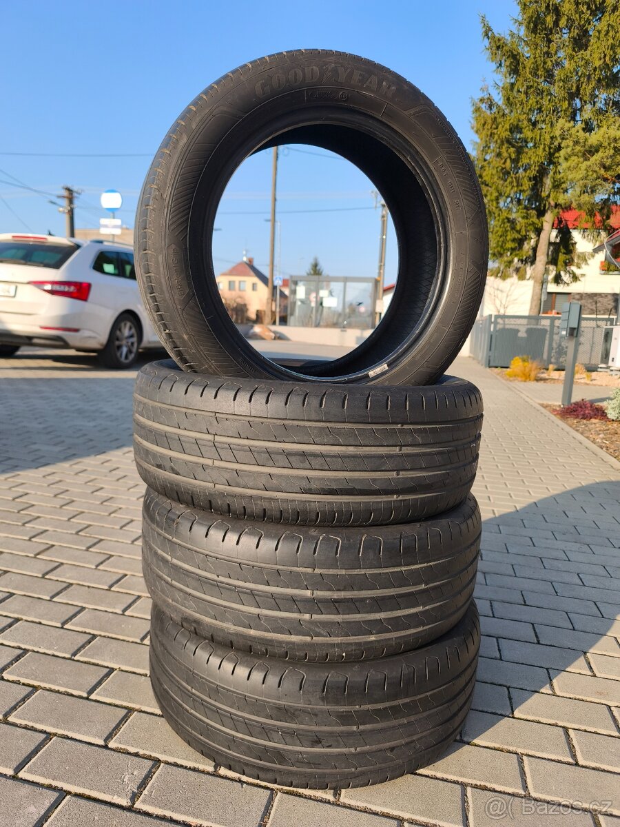 Letní Goodyear EfficientGrip Performance 2 215/55/17 94W