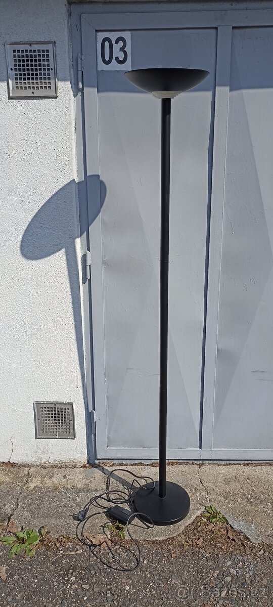 Stojací lampa
