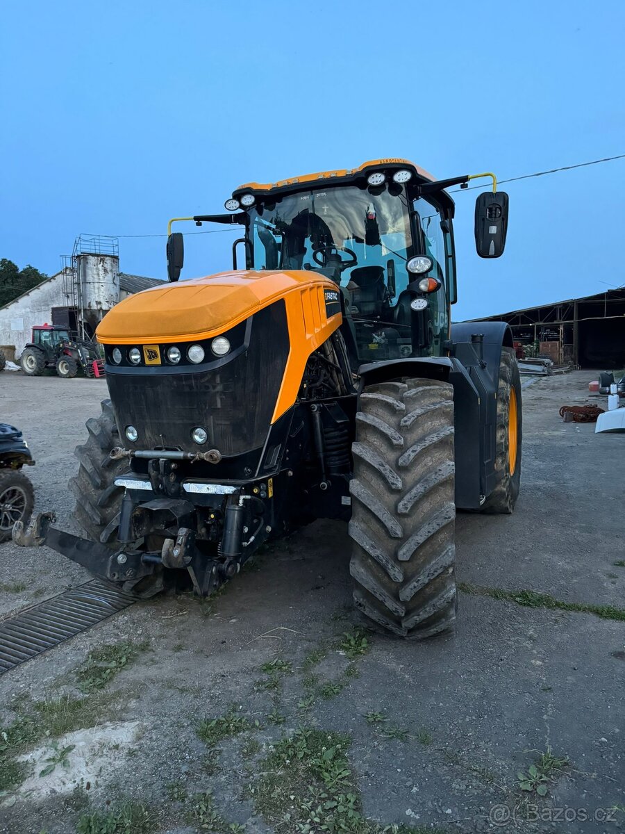 JCB Fastrac 8330