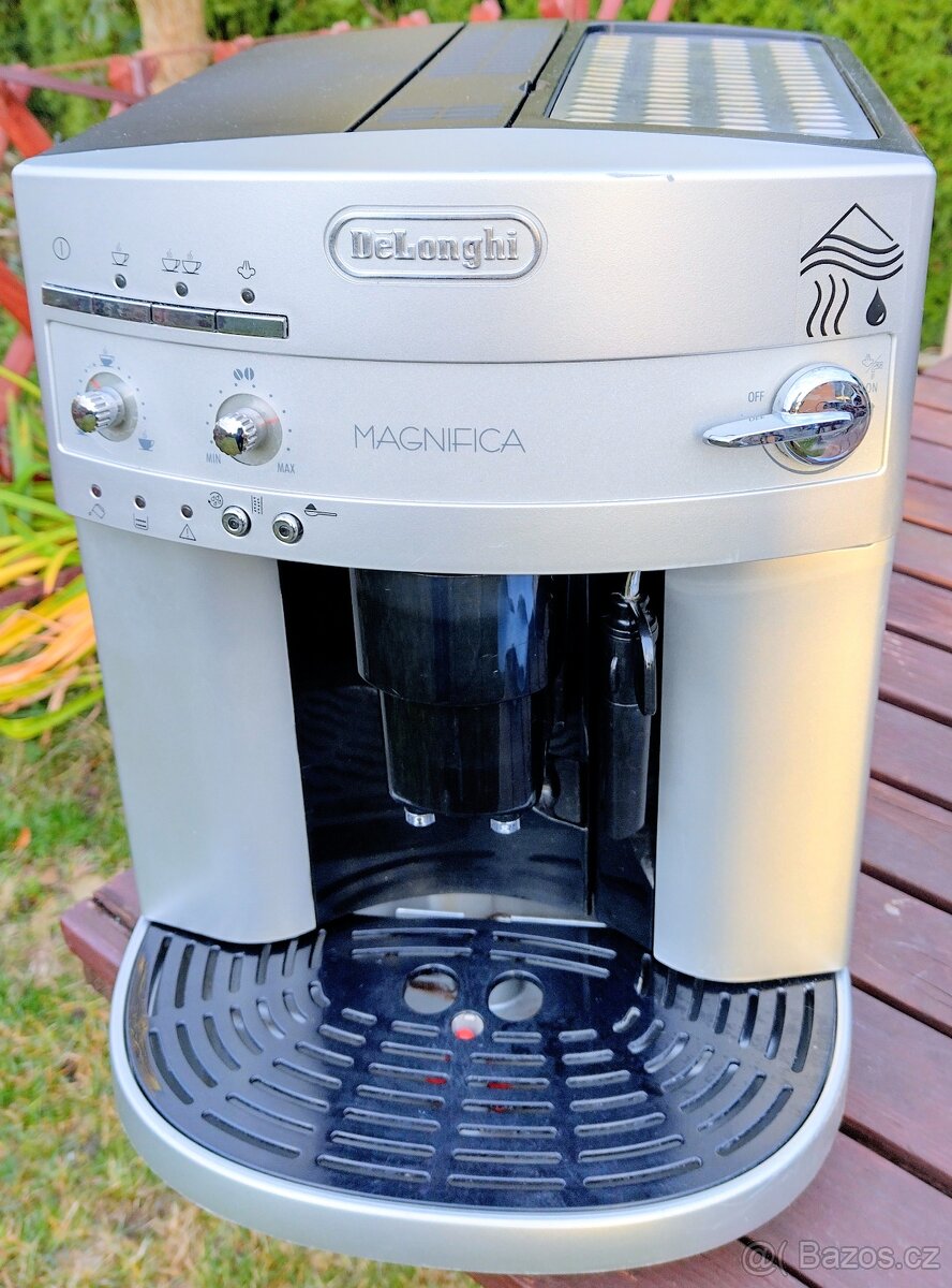 DeLonghi Magnifica EAM3200S stříbr. plnoautomat. Sleva 3900