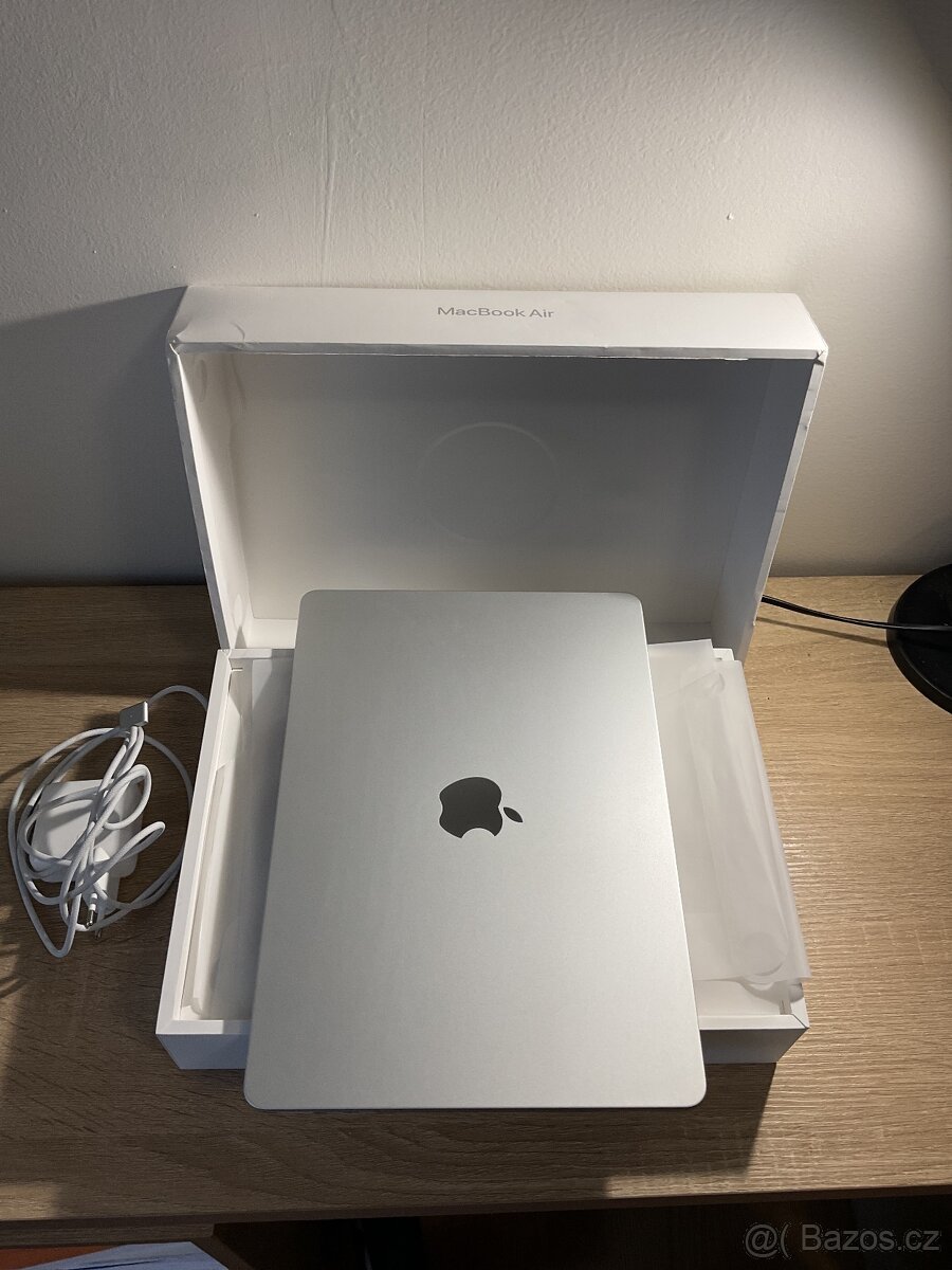 MacBook Air 13"M3 CZ 2024