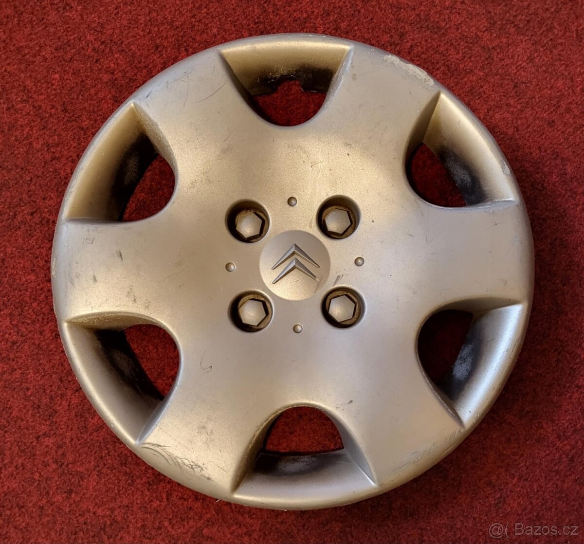 1 kus poklice Citroen 14"