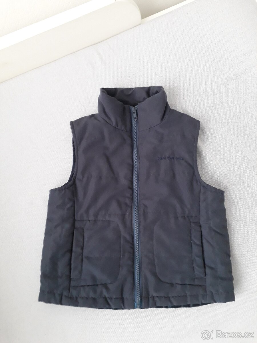 Dětská modrá vesta CALVIN KLEIN 104 -110 na 4