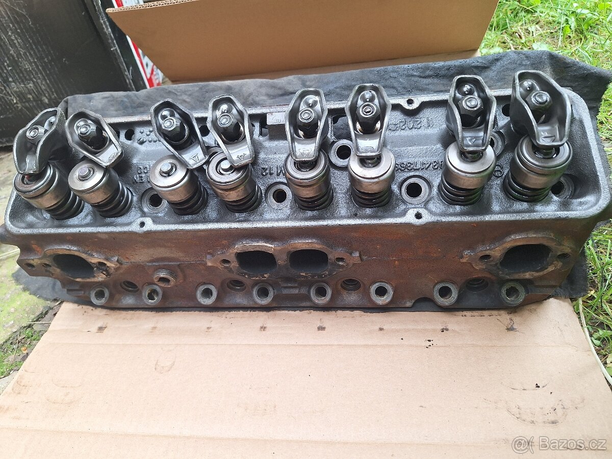 Hlavy motoru Chevrolet Corvette C3 L82