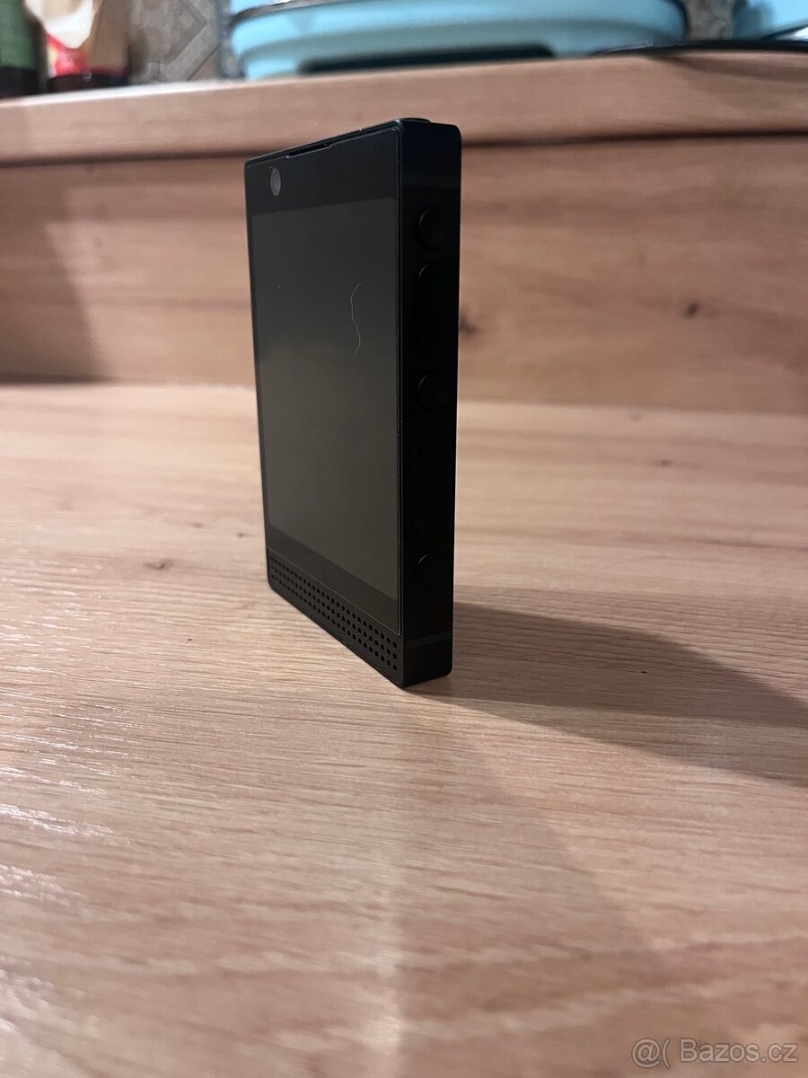 Light Phone 3 – raritní minimalistický telefon