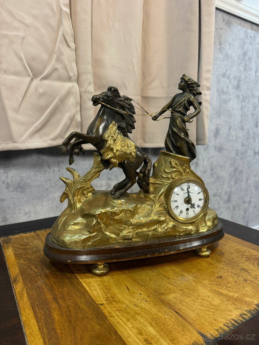 Figurální stolní hodiny (525027)
