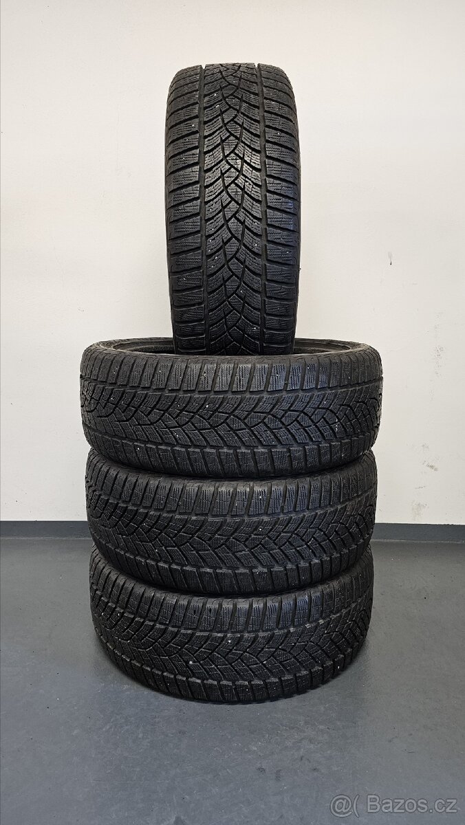 Zimní pneumatiky 235/45/20, Goodyear, DOT2220