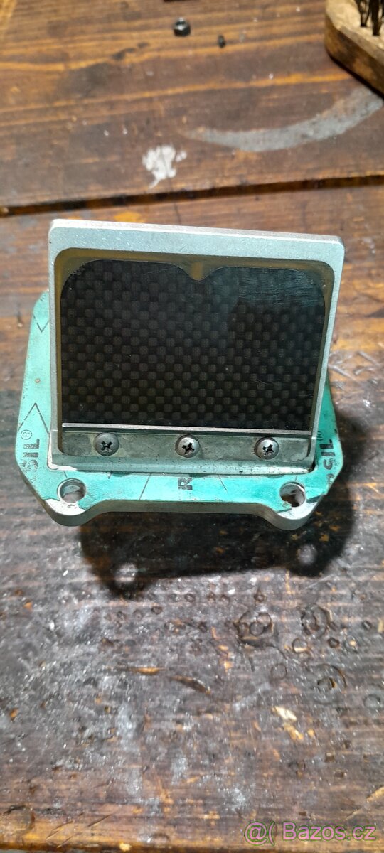 Klapky carbon super stav USA