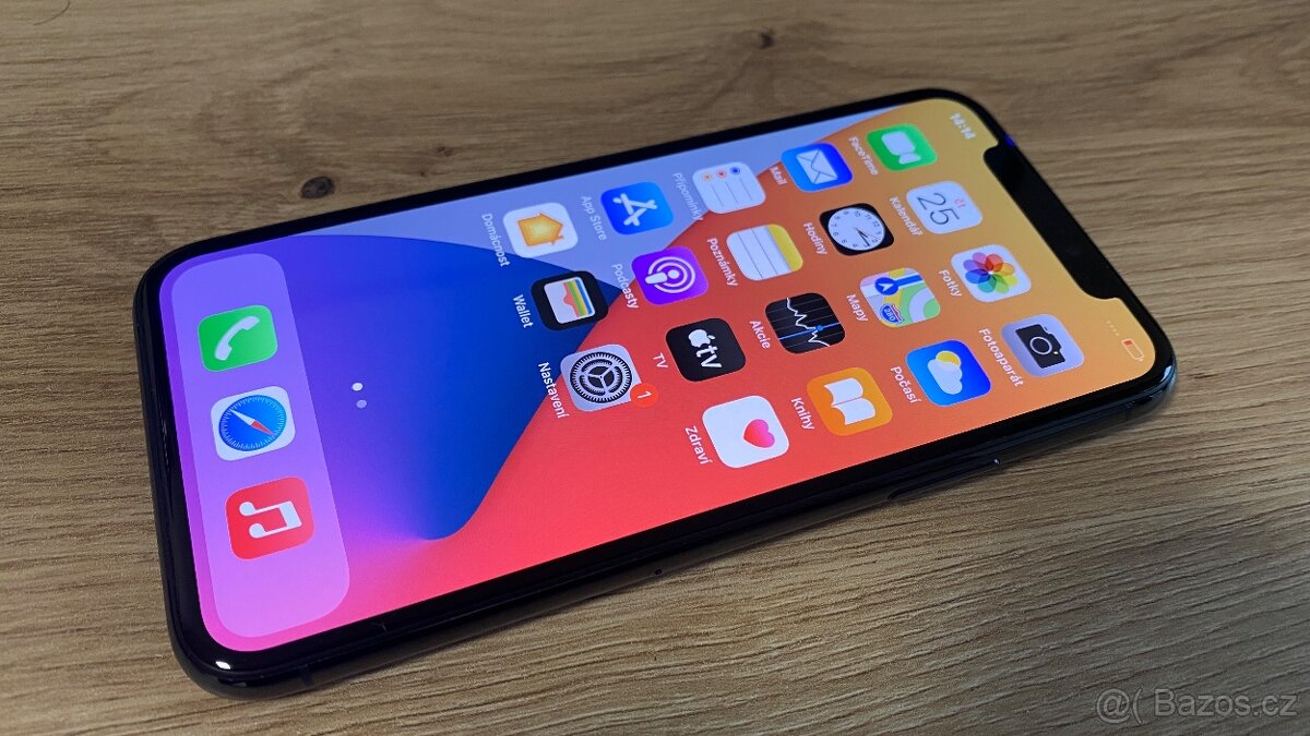 Apple iPhone 11 Pro 64GB, příslušenství, 2990Kč