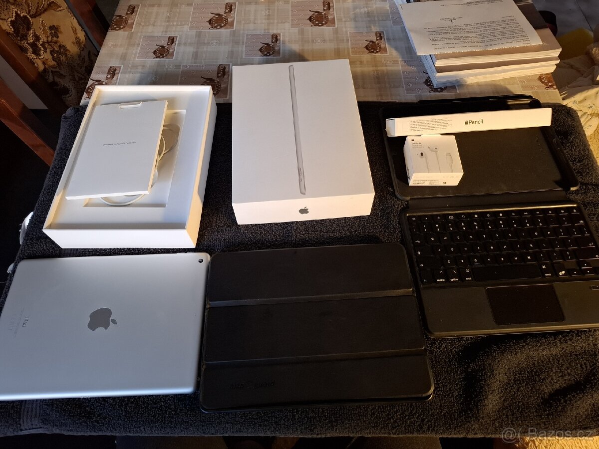 Stříbrný iPad 10.2 64GB WiFi 2021