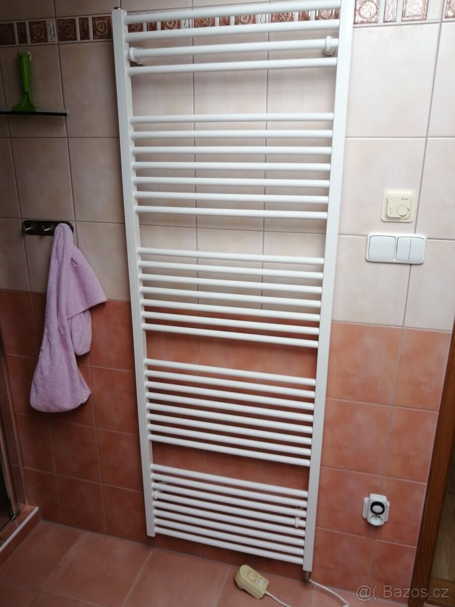 Topný žebřík do koupelny 600W