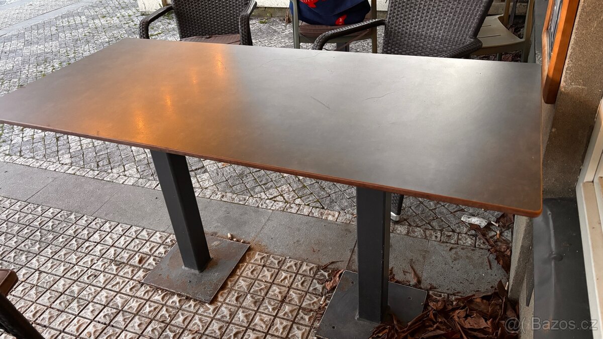 Venkovní stůl do restaurace / na zahradu